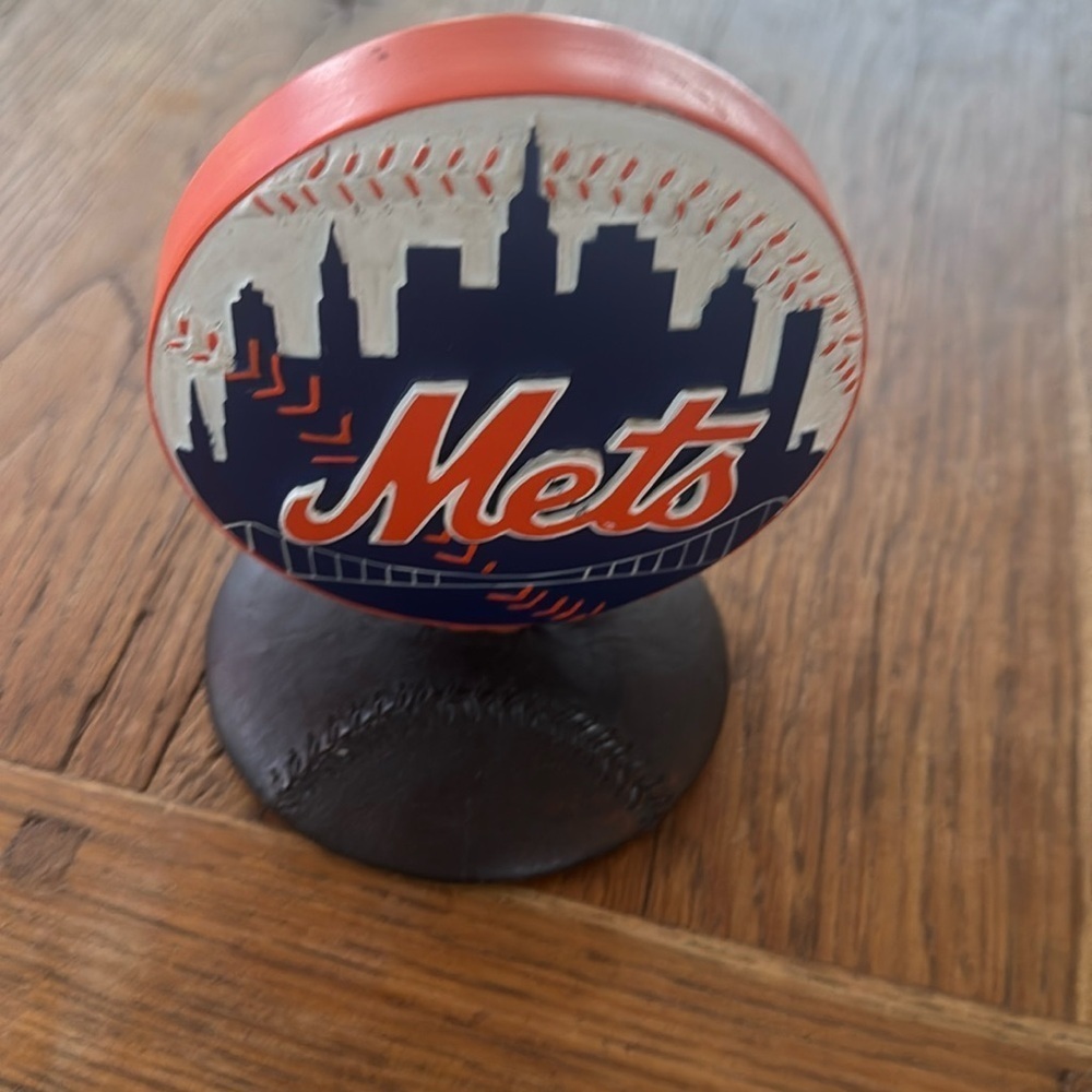 MLB NEW YORK METS LOGO STATUE by THE MEMORY COMPANY